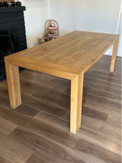 Kitchen dining table