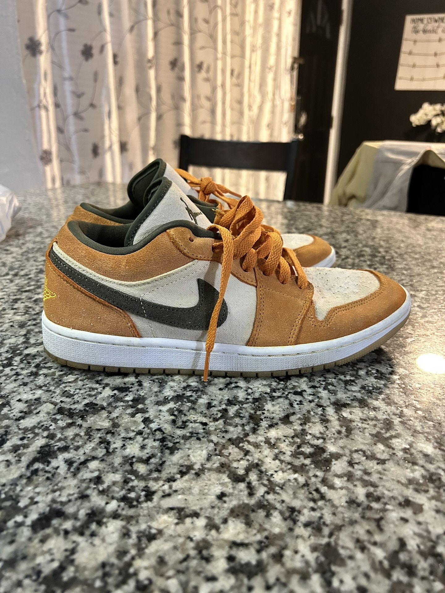 Air Jordan 1 Low ‘Light Curry’