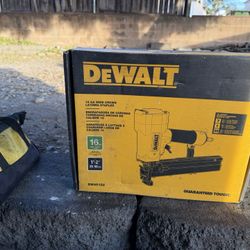 Staple Gun Dewalt