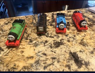 Thomas Engine lot of 6 Collectibles