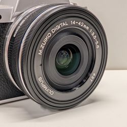 Olympus M.Zuiko Digital ED 14–42mm f/3.5–5.6 EZ