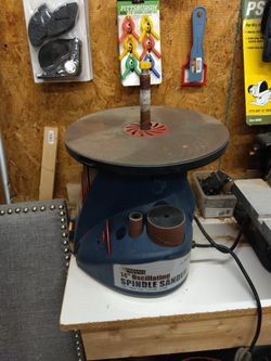 Oscillating spindle sander