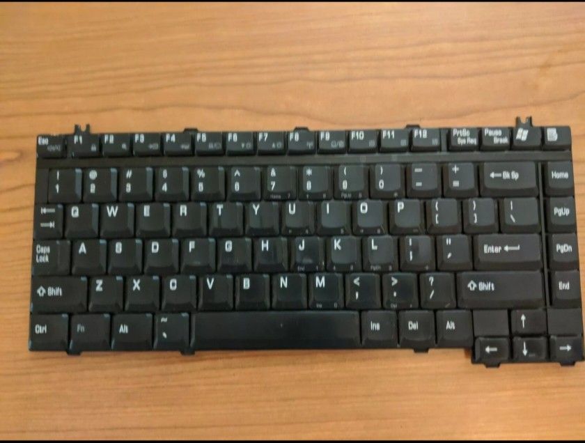 GENUINE OEM Toshiba Satellite M35X-S349 Keyboard MP-03433US-698 REV 00