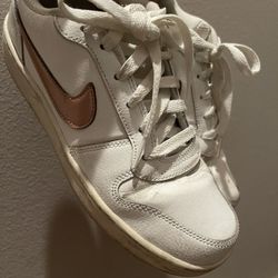 Nike Rose Gold Sneaker