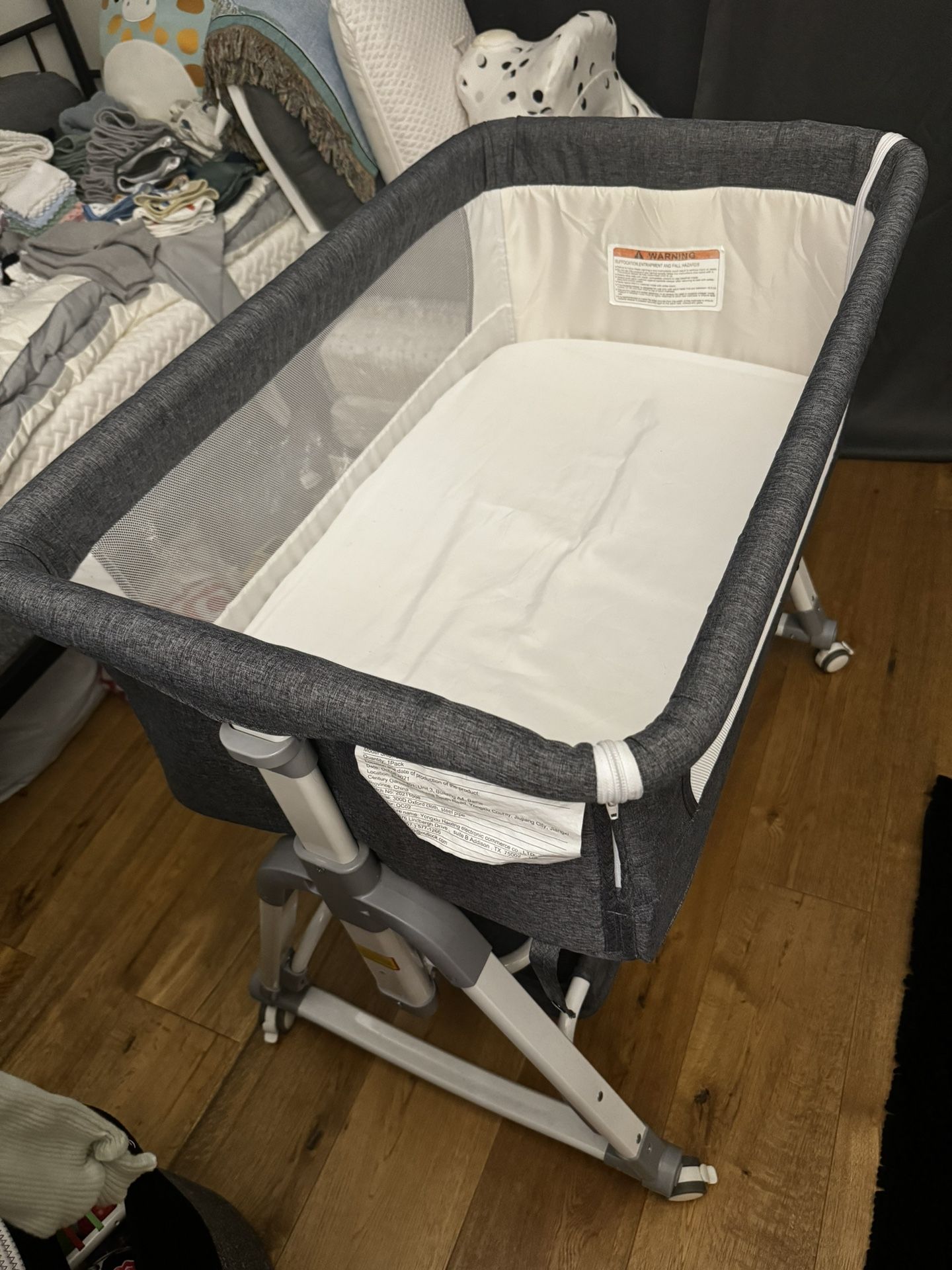 Baby Bassinet + 4 Fitted Sheets