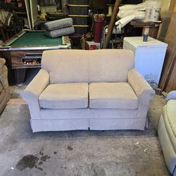 FREE DELIVERY❗️❗️Cream Collins Lay-Z-Boy Loveseat Couch