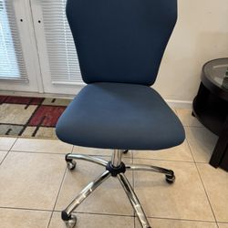 Pottery Barn Swivel Desk Chair Retails $199