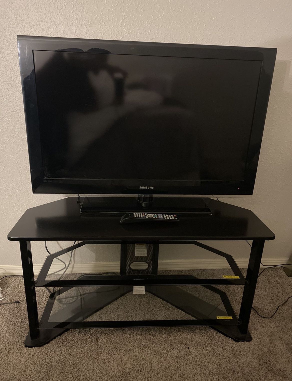 Samsung 40 In With Stand