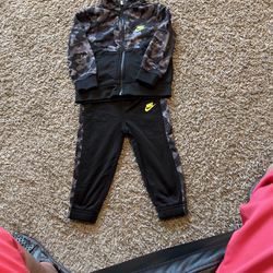 2 Piece Nike Boys Size 12 Months Outfit