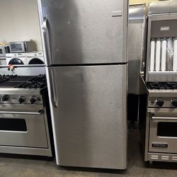 FRIGIDAIRE TOP FREEZER REFRIGERATOR APARTMENT SIZE