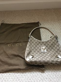 Authentic Gucci Hobo - beige color