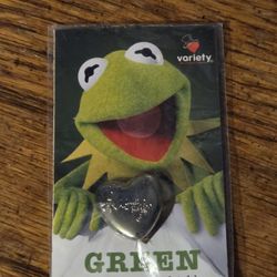 MUPPETS KERMIT THE FROG VARIETY GOLD TONE HEART PIN BROOCH PROMO RARE 