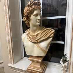 Sculpture statue of Apollo Belvedere