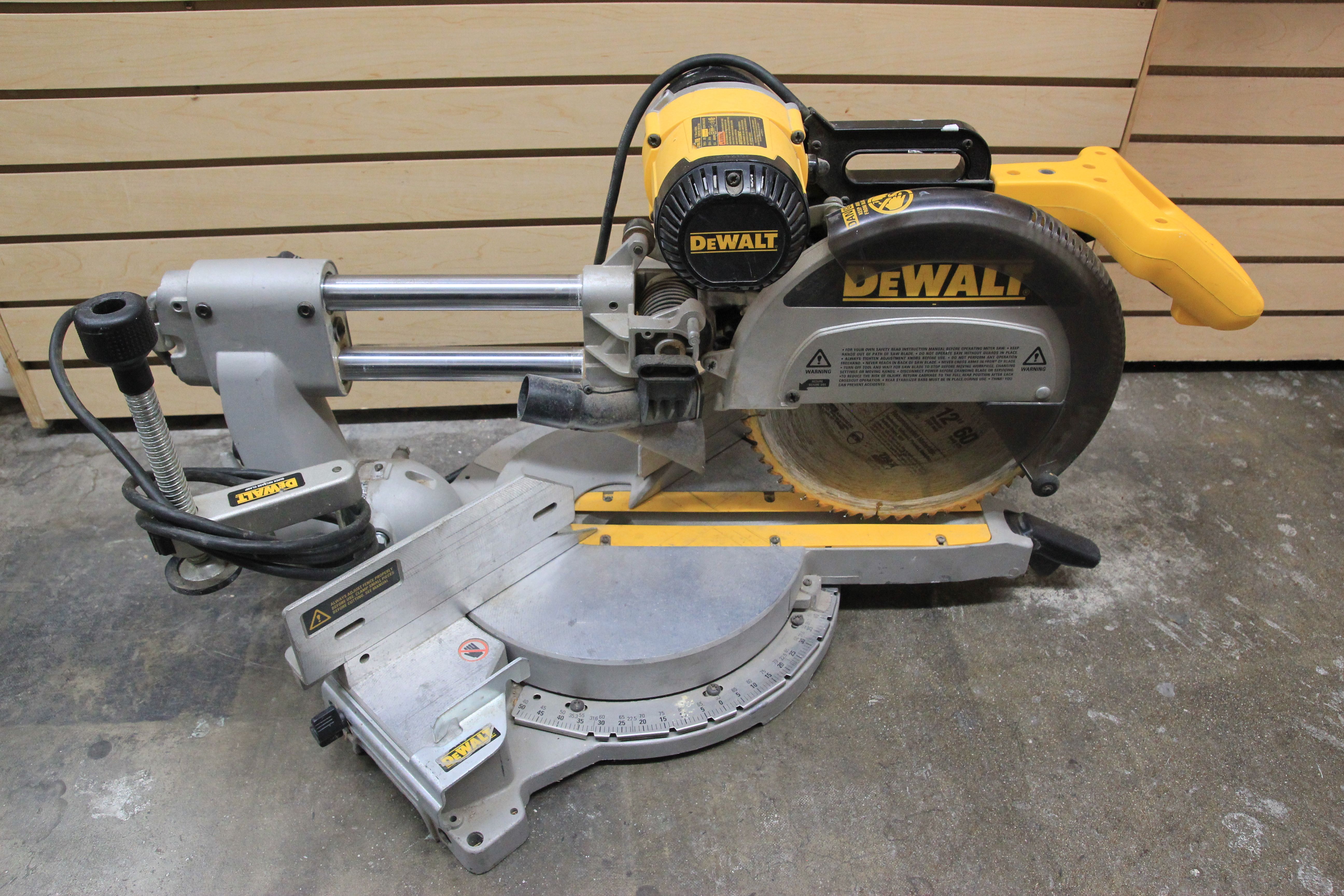 DeWALT DW 708 12 in. Sliding Compound Miter Saw