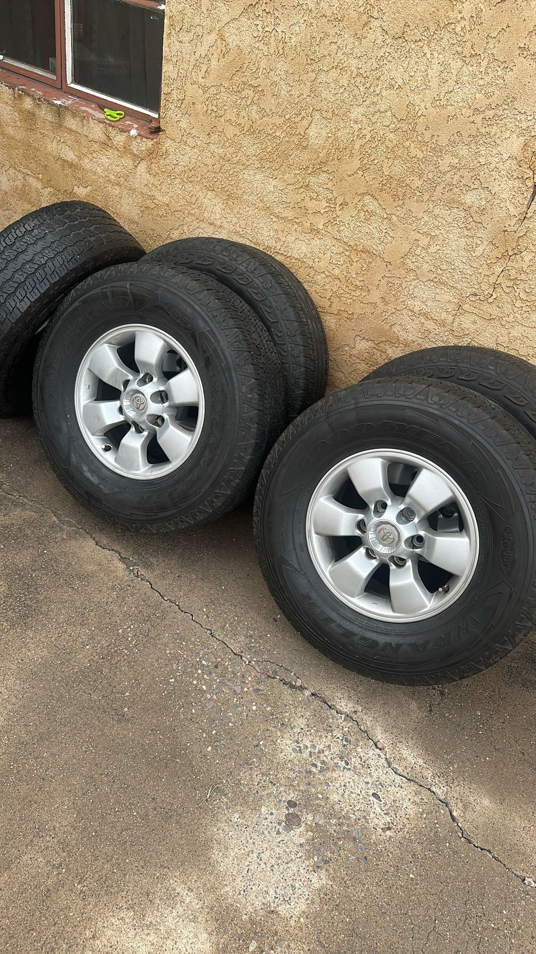 Toyota 4Runner Stock Rims And Good Tires! 2 At 75% , The Others About 50% Or Less
