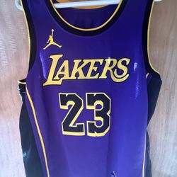 Lakers jersey LeBron James 24