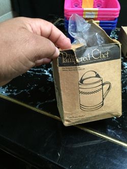 Flour/sugar shaker and egg slice