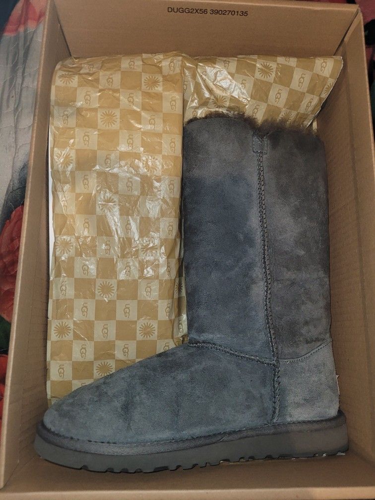 Uggs Boots For Sale Size 6