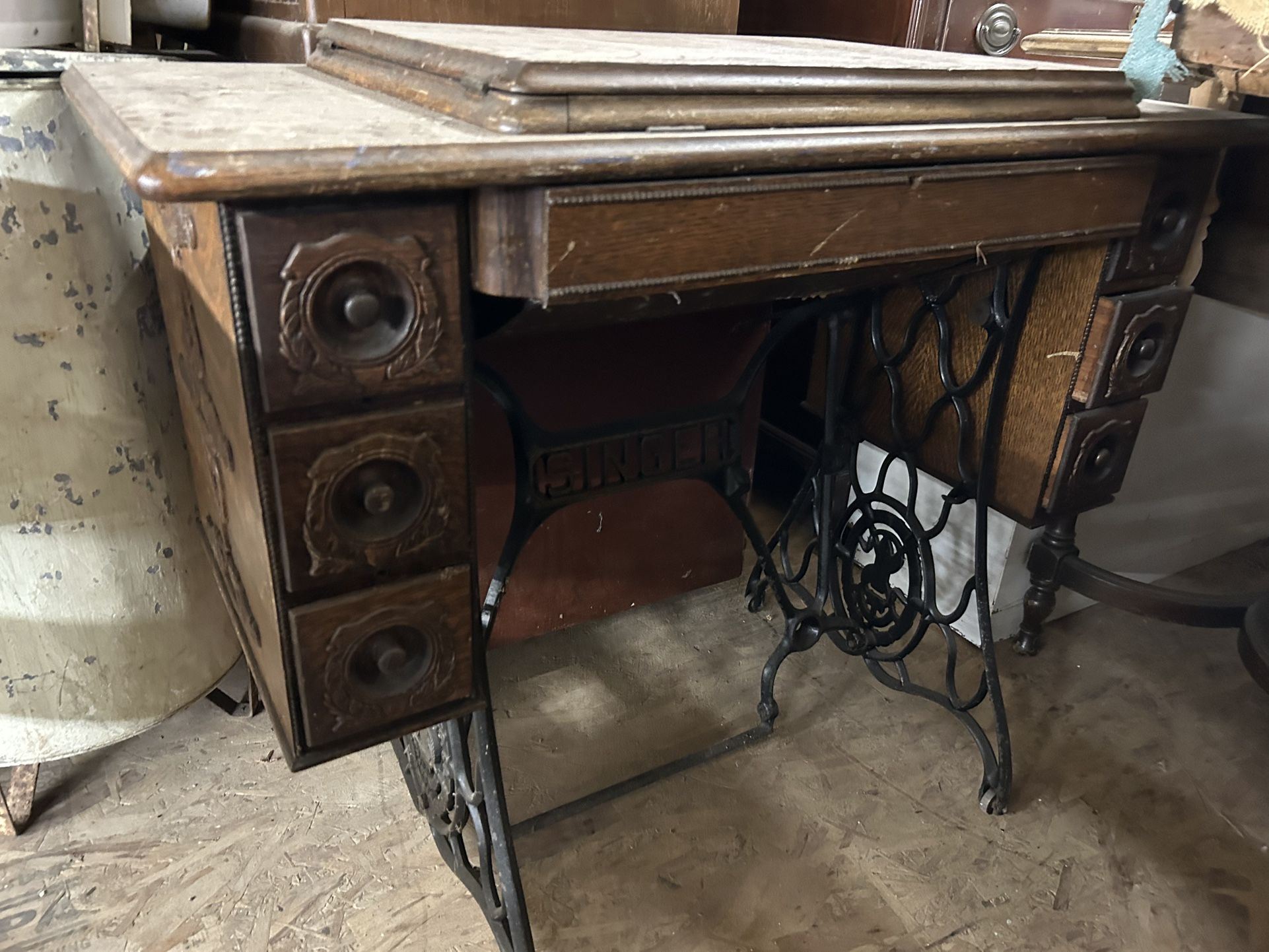 Singer Sewing Machine 