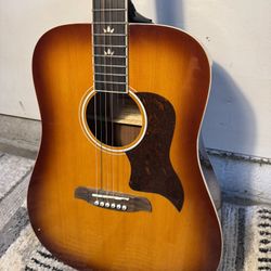 ACOUSTIC GUITAR 