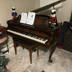 Baby Grand Piano – Hardman