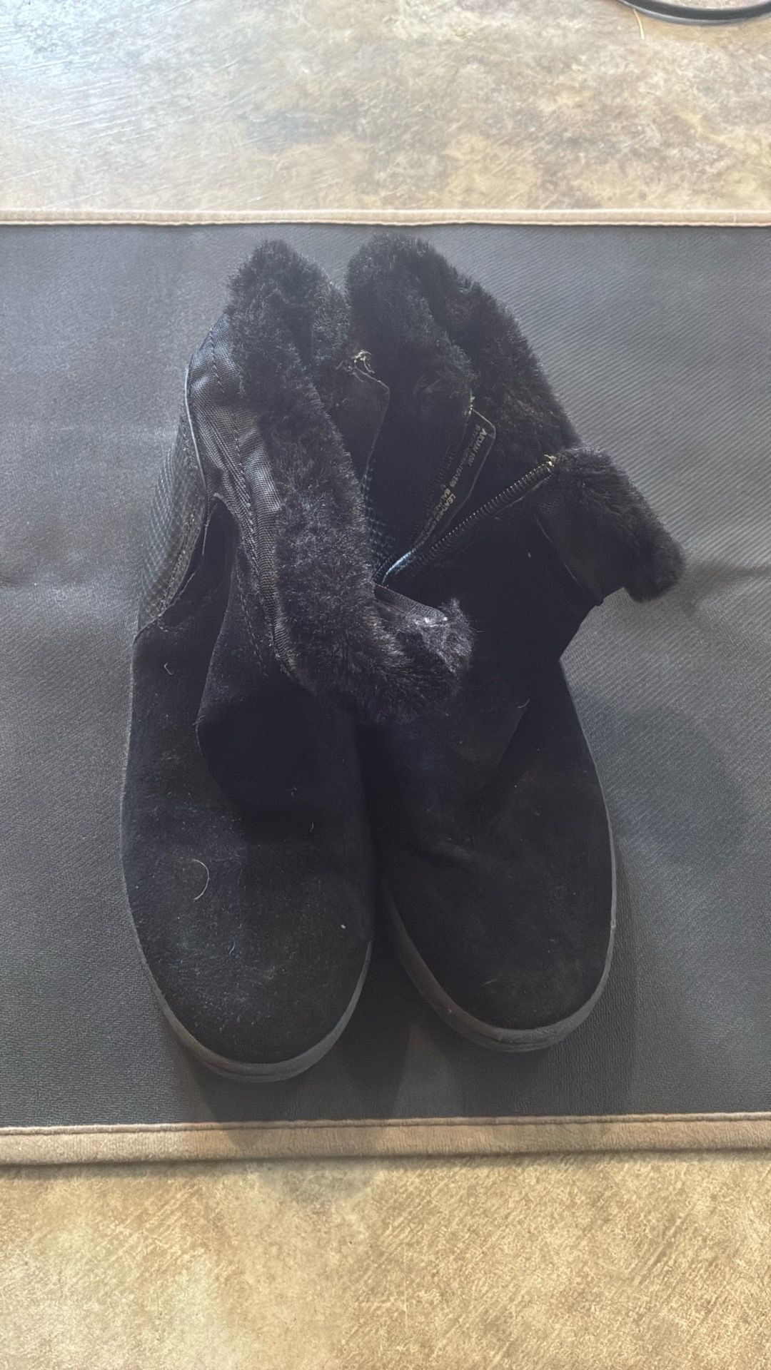 Black bear trap boots