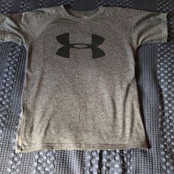 Under Armour Boys Shirt Small