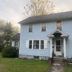 Four 👀Bedroom 🤙one and a half bathroom