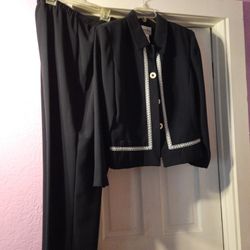 Ladies Pant Suit Size 12