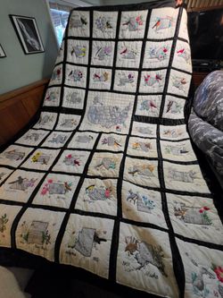 King size hand made American quilt with every state on it. One of a kind
Freshly washed 
Each block has a state with the date it became a state! 
Pret
