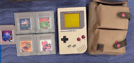 Nintendo Game Boy Bundle with Games and Carry Case