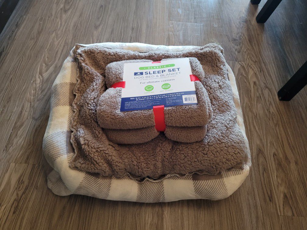 Brand New Dog Bed and Blanket Set (18in x 22in)