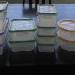 Snapware Plastic Food Storage Set