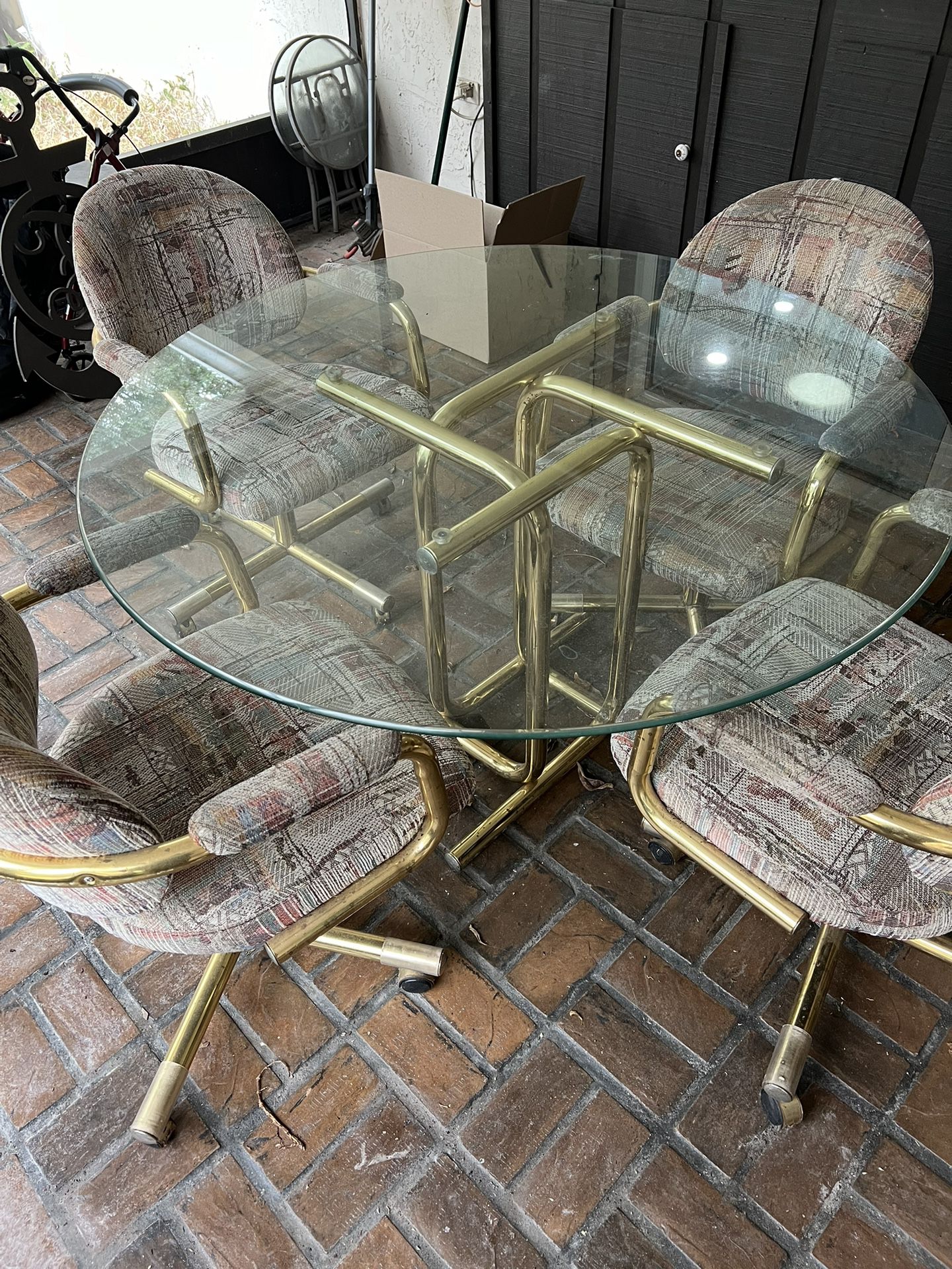 Table 4 Chairs Free