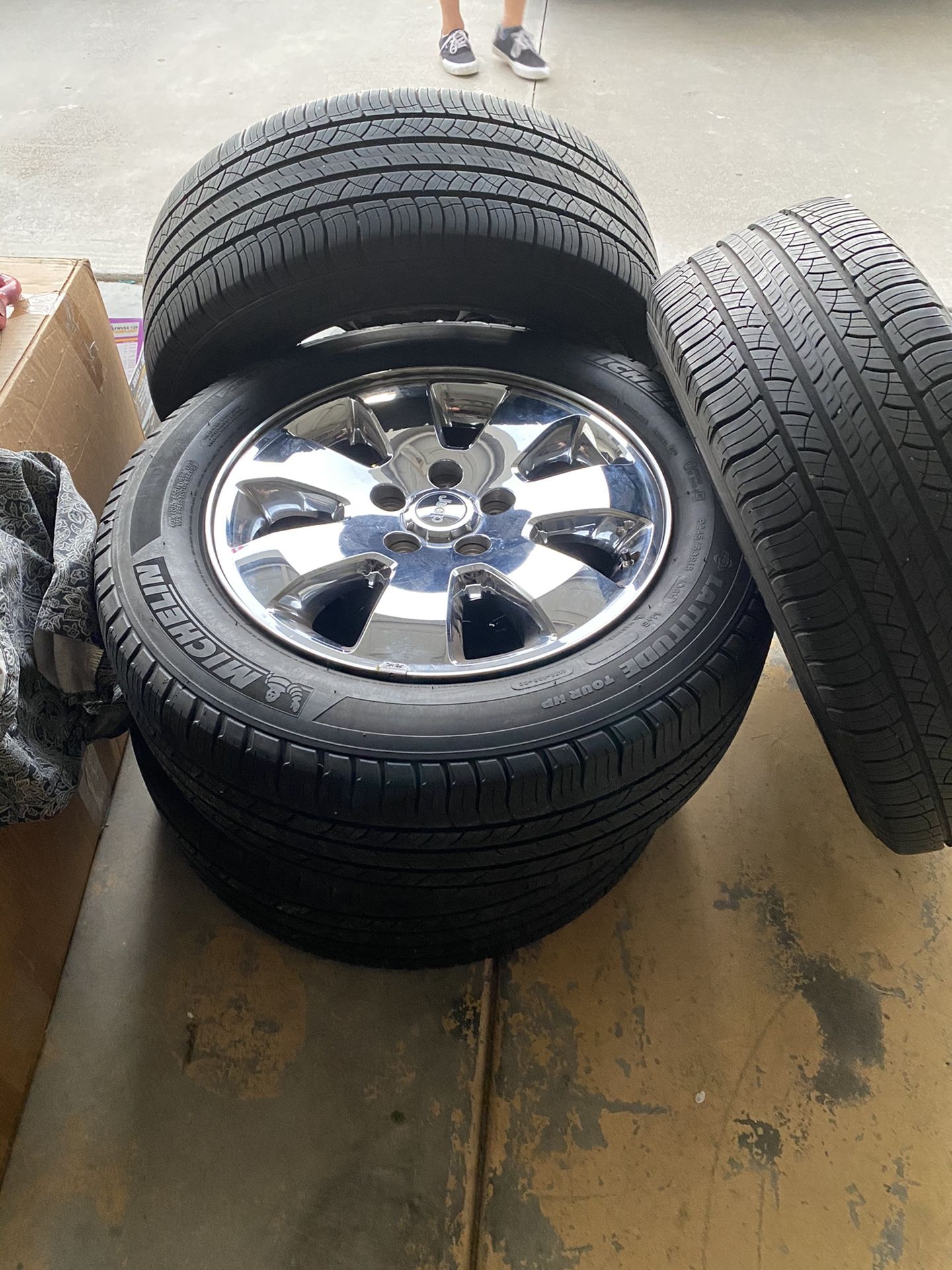 Jeep tires and wheels 245/60/18