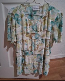 Pre-Owned Beautiful blouse Womens Multicolor Floral Abstract Plisse Medium size
