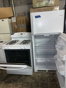 2pc set: Top and bottom refrigerator and gas range in excellent conditions with 4 months warranty