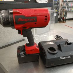 Snap-on 18v  1/2 inch cordless impact drill.