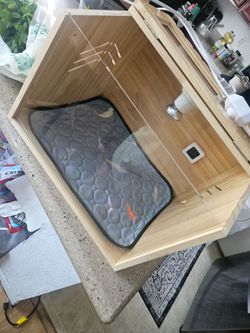 $30 small pet box need to replace heat lamp otherwise Excellent condition