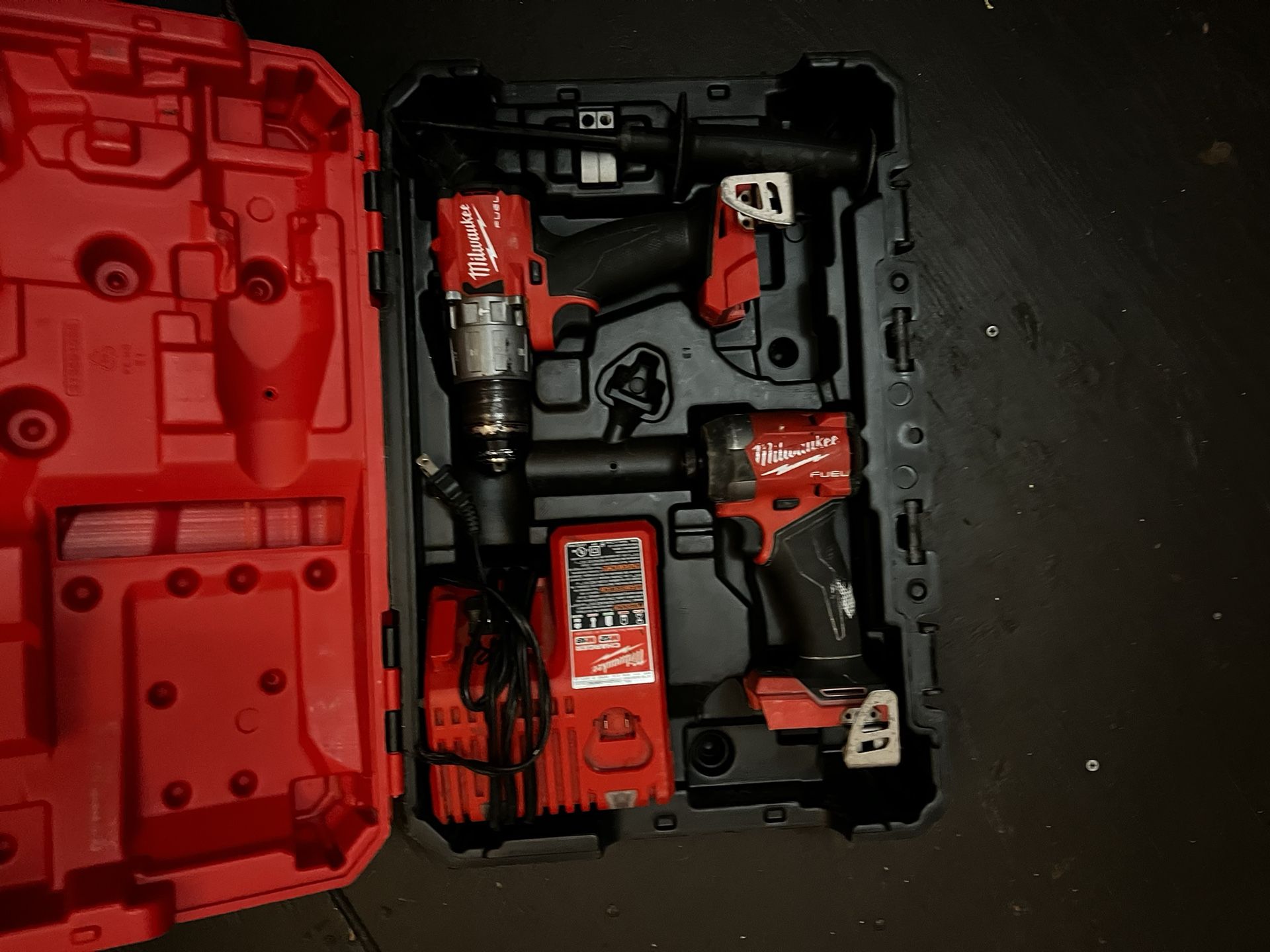 Milwaukee Drill Set With Handle And Case 