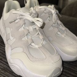 New Women’s Nike Shoes Size8