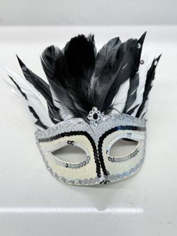 Feathered Masquerade Mask - Black & White