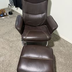 Chair With Ottoman