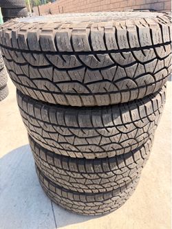 275/65r20 cooper tires en Excelentes Conditiones de Vida las 4
