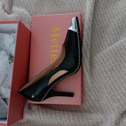 Gorgeous Gloss BLACK Heels  Size 7