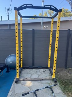Yellow and Black Power Rack Squat Cage