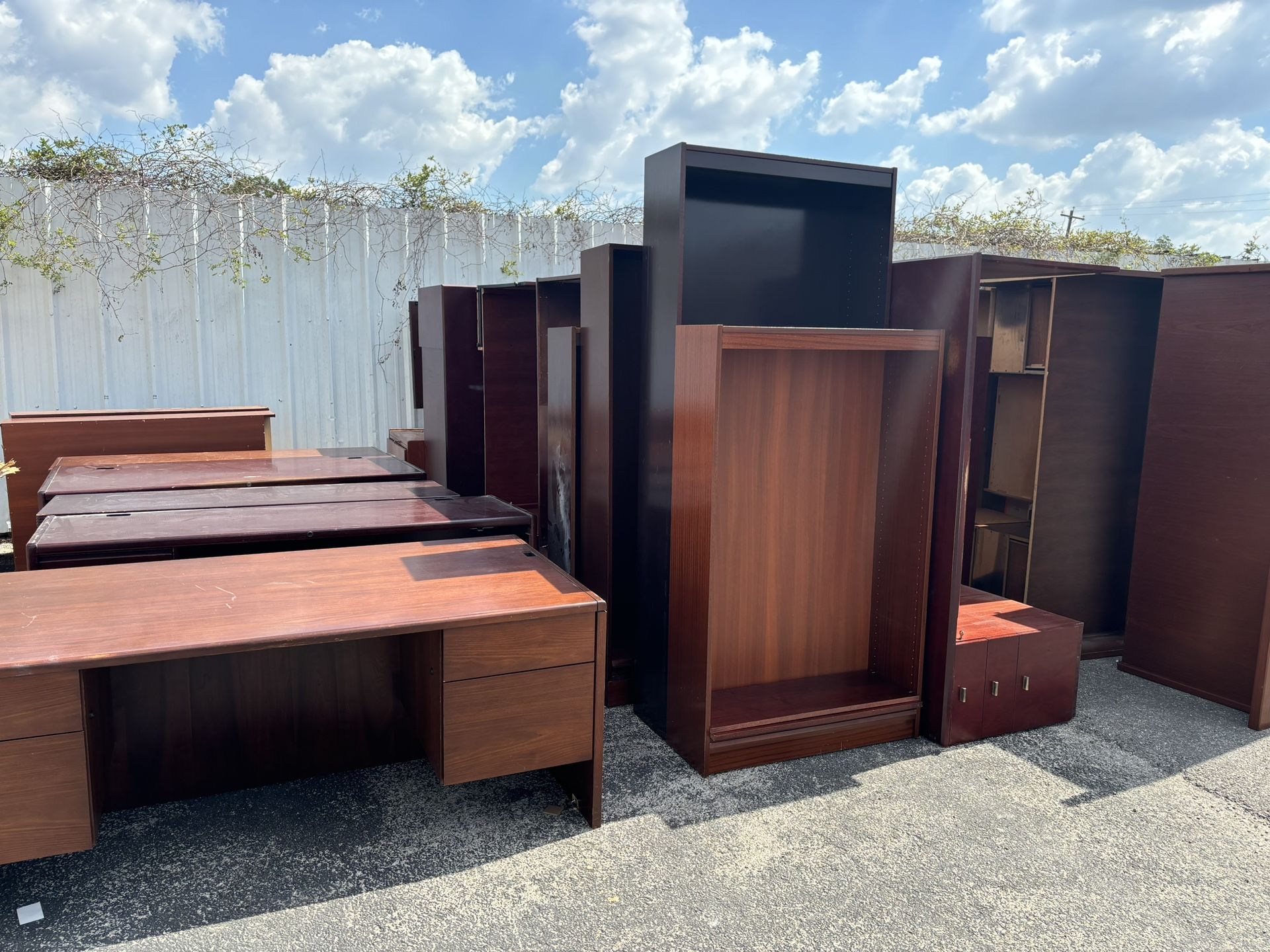 Free Office Desks/ Furniture for Sale in Houston, TX OfferUp