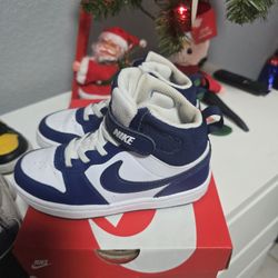 Size 12.5 Boys Nike Shoes