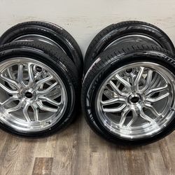 NEW 22x9.5 and 22x10.5 staggered weld wheels wrapped in 285/40r22 and 305/40r22 Lexani tires