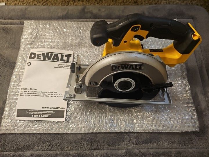 DEWALT DCS393 20V Max* 6-1/2" Cordless Circular Saw - Tool Only